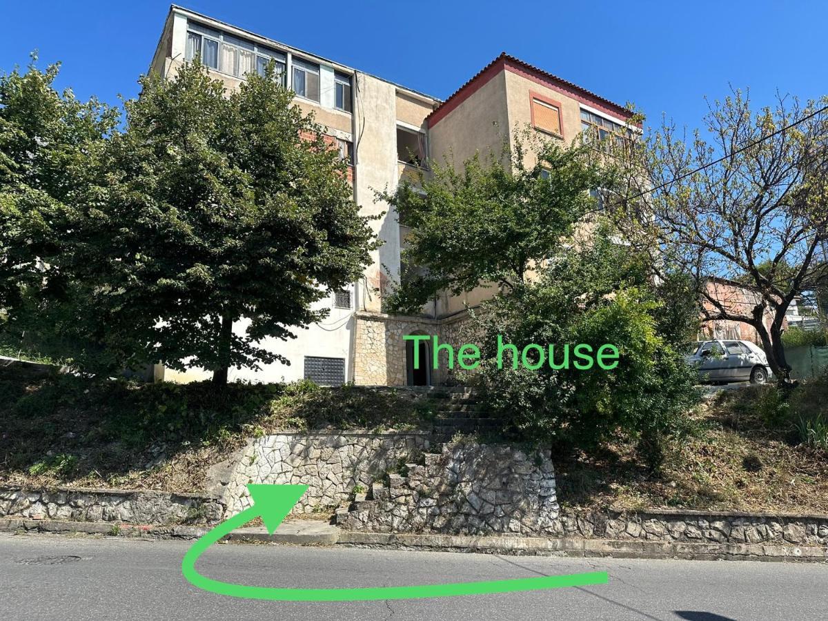 فندق Krujëفي  Hoxha House المظهر الخارجي الصورة